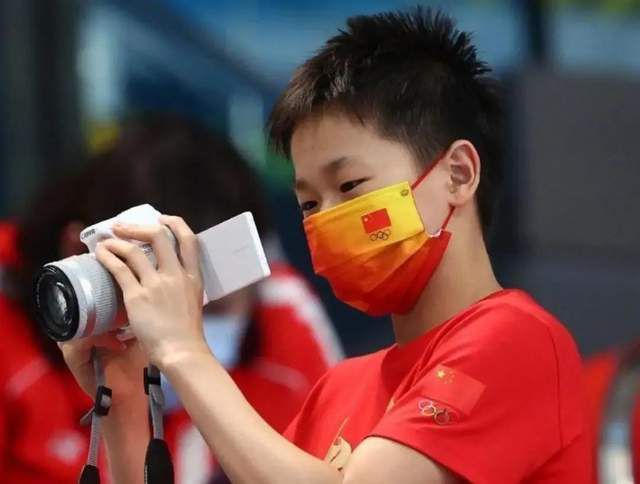 国产美女精品久久久久中文
